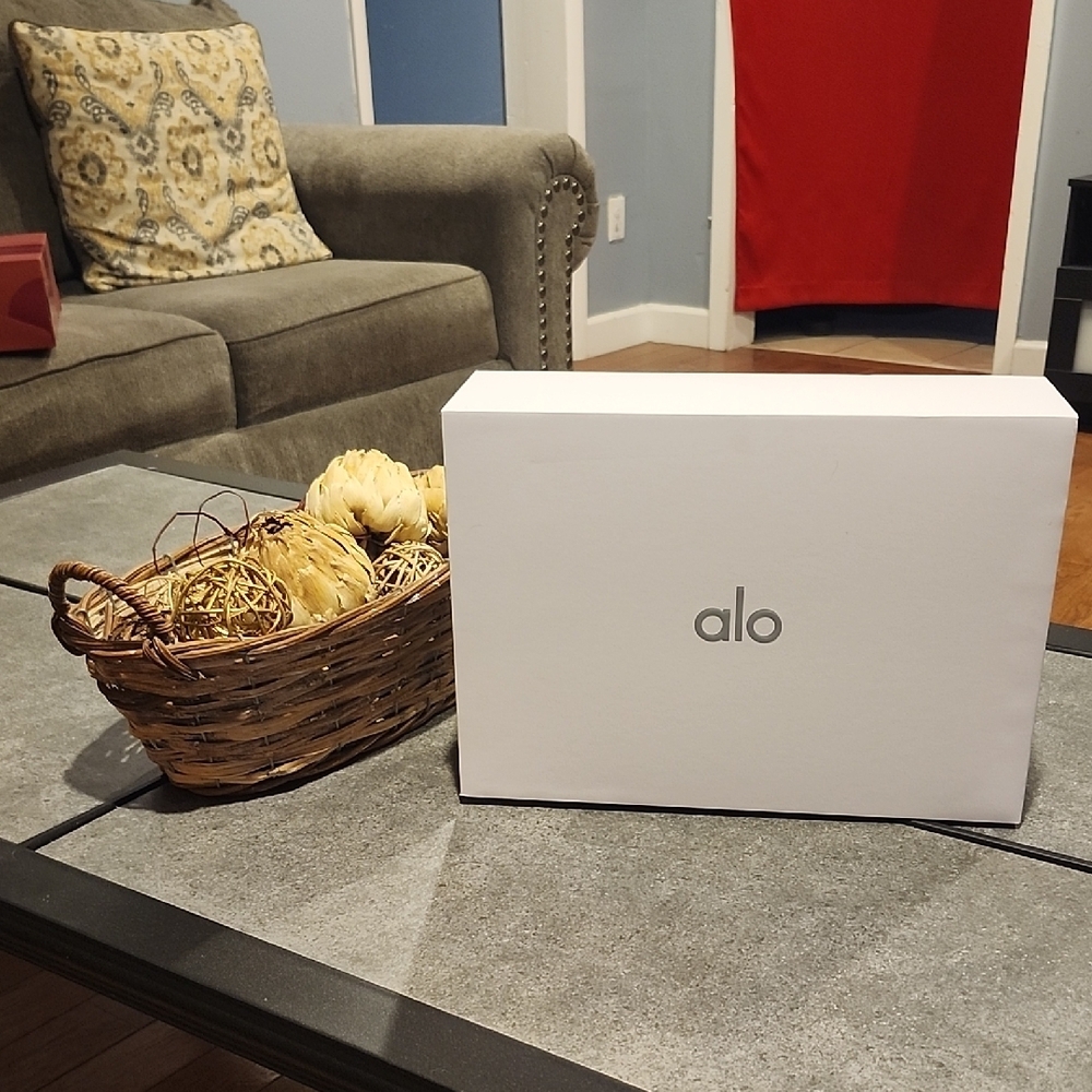 Alo White Box